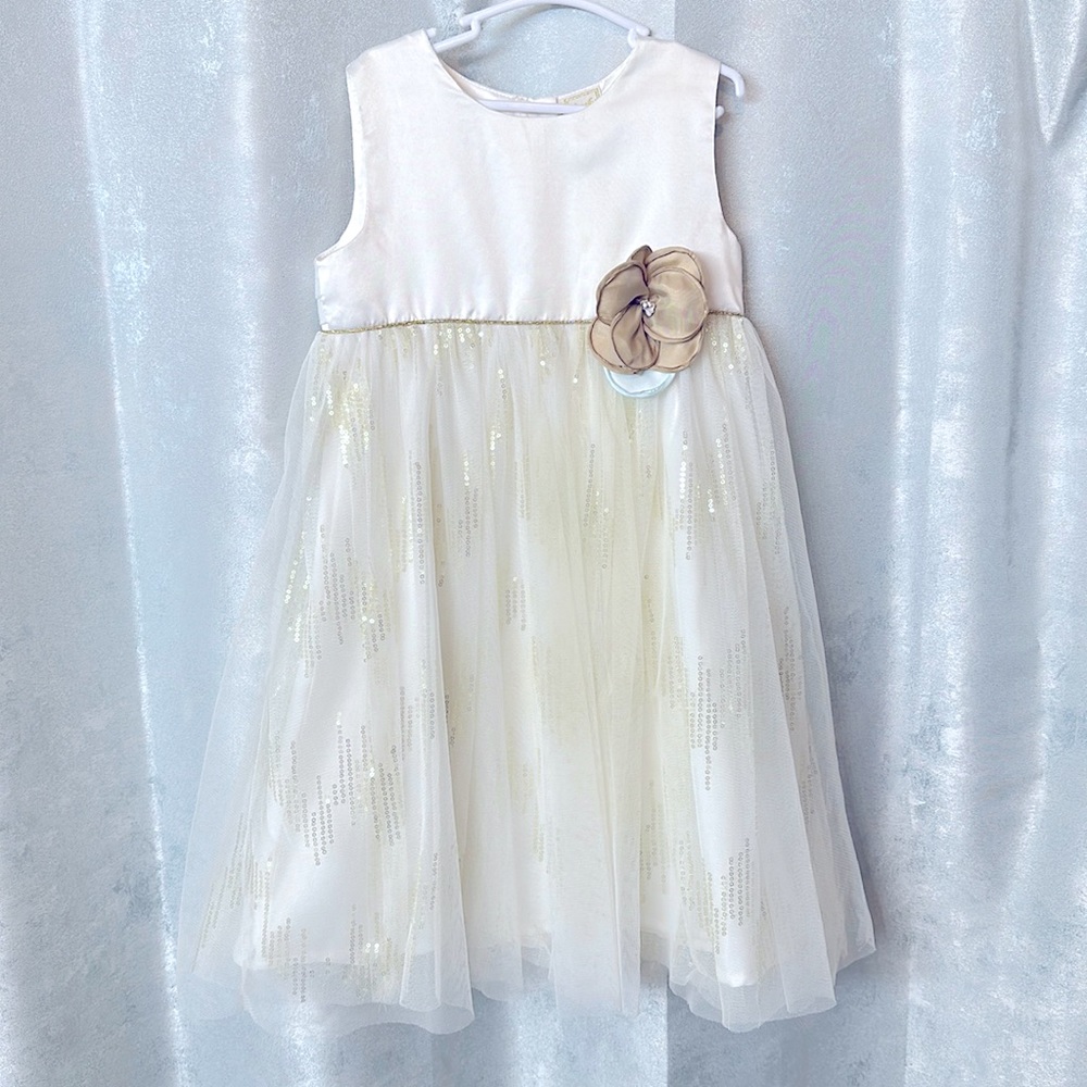 JUSBE sleeveless crème bodice, 2 layers of tulle overlay 1 with sparkly sequins